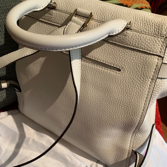 NWHT 🤍Michael Kors Medium Leather Backpack - Picture 9 of 10